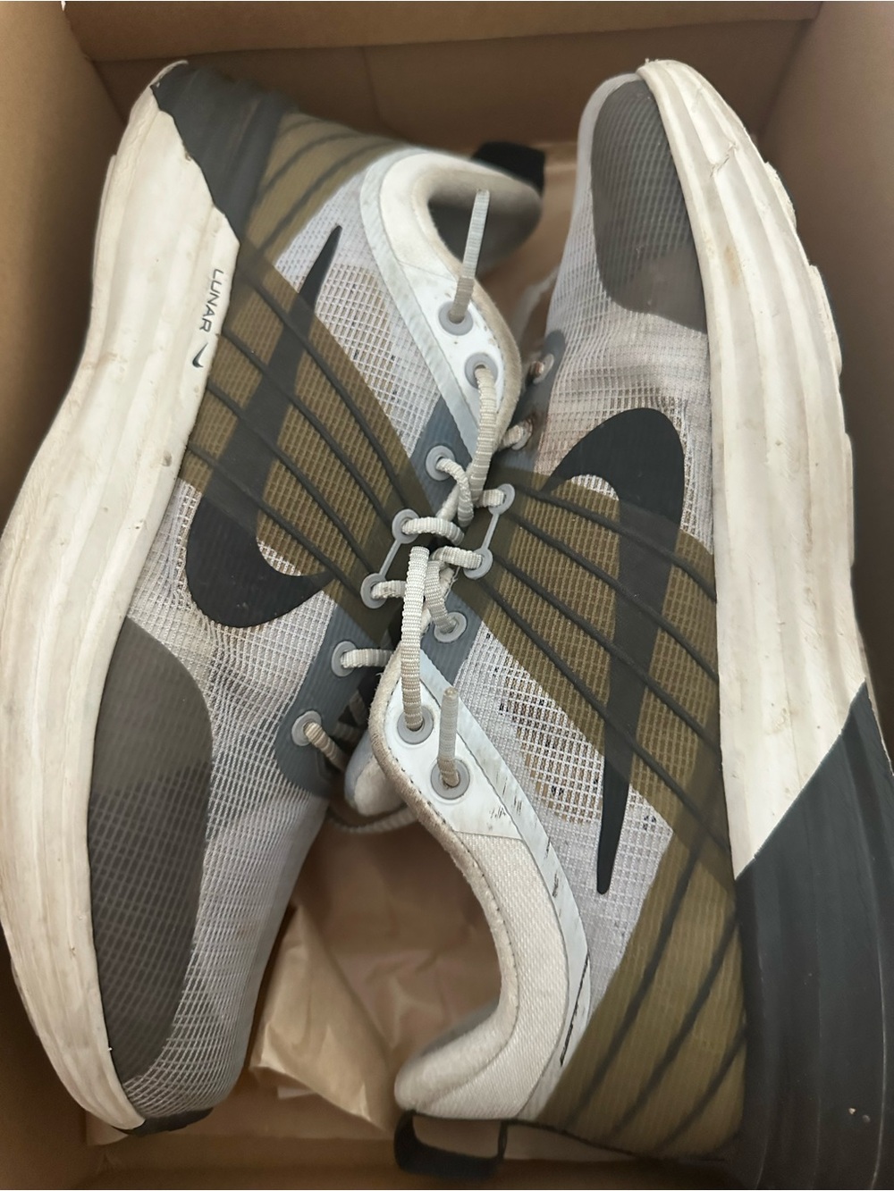 Nike Lunar Roam Men’s Lightweight Running Shoes - White & Olive
